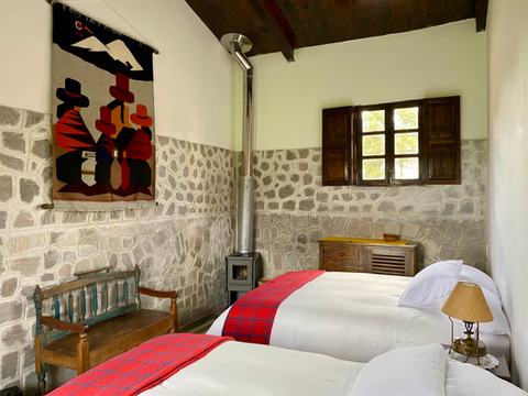 Detalle del mobiliario en Suite Colonial